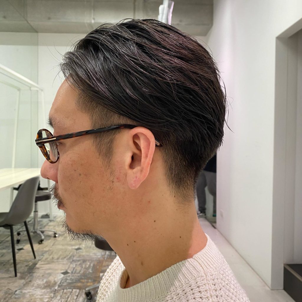 ツーブロックで40代男性に色気と渋みを 白髪混じり髪型が似合う Ryohei Kato